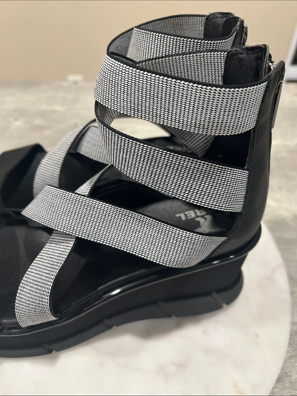 Sorel women’s Joanie lll sport Strap wedge sandal size 9.5 (40.5)